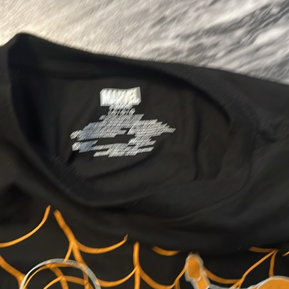 NWT Spider-Man Halloween glow-in-the-dark T-shirt size Large - Picture 4 of 4